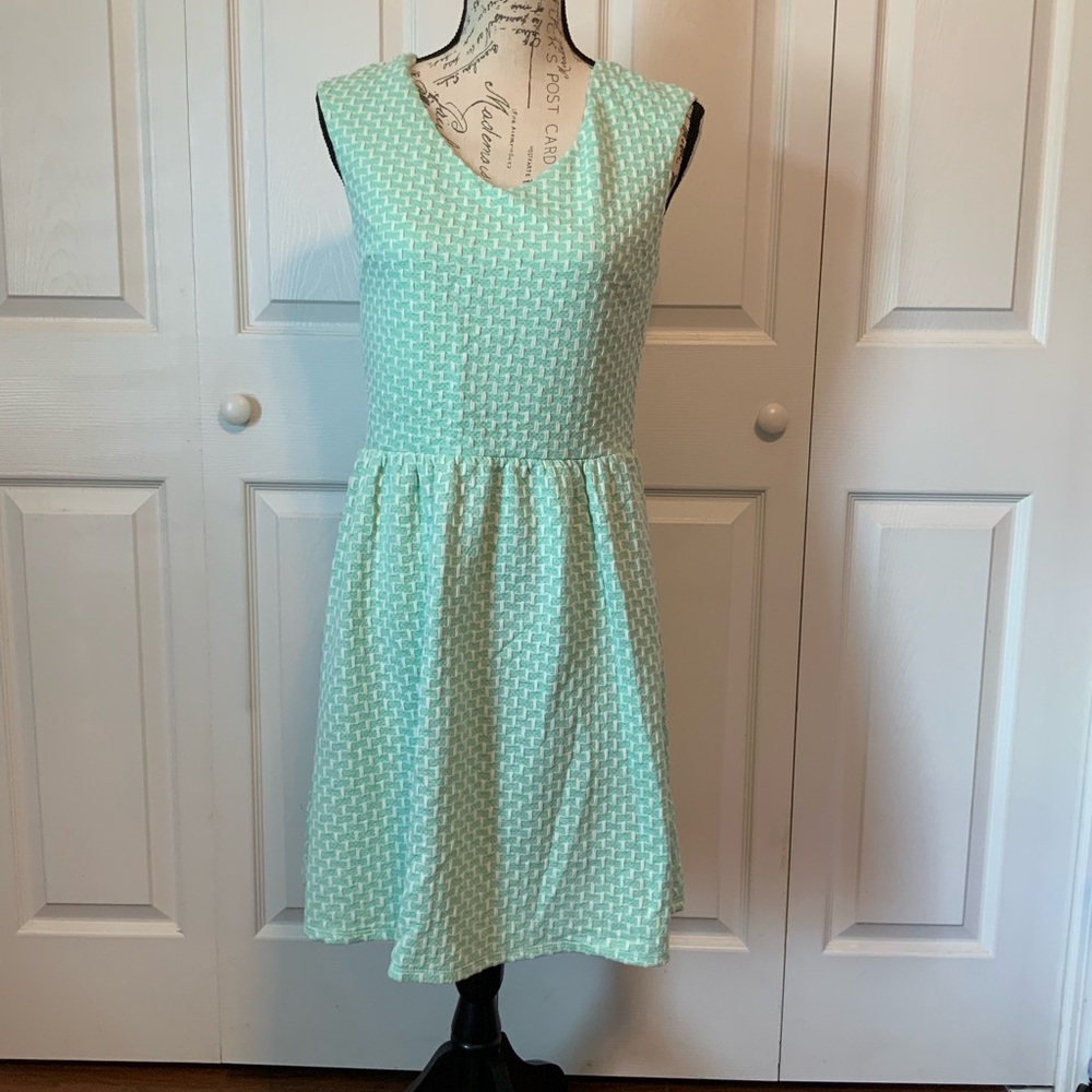 Xhilaration Green Sleeveless V-Neck Sundress